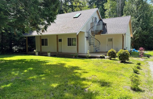 Point Roberts House | Tranquil 2-bedroom house in Point Roberts with WiFi, fitness room