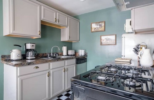 Pasadena Apartment | Tranquil 2-bedroom apartment with AC in Pasadena