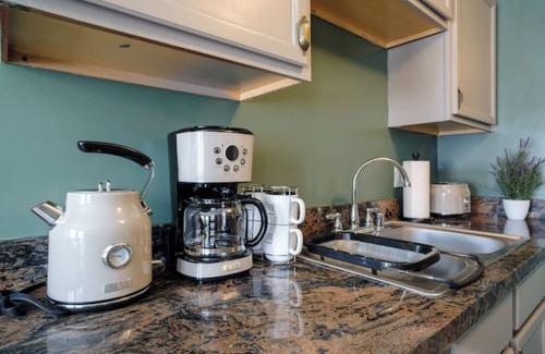 Pasadena Apartment | Tranquil 2-bedroom apartment with AC in Pasadena