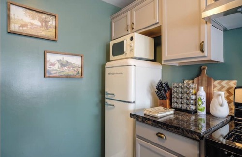 Pasadena Apartment | Tranquil 2-bedroom apartment with AC in Pasadena