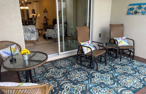 Naples Villa | Tranquil 2-bedroom villa with water view where modern luxury meets coastal charm
