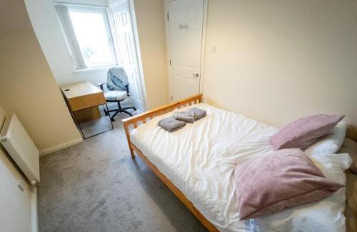 Falkirk Apartment | Tranquil 2Bed/2Bath Duplex Falkirk