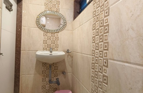 Gauravaddo Apartment | Tranquil 3-bedroom apartment in Calangute with WiFi, AC car parking fully fanish