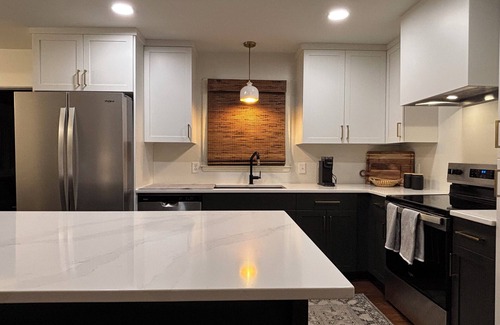 Kings Grant House | Tranquil 3-bedroom house with sunroom and huge above ground pool in Wilmington