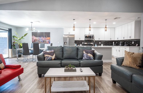 Summerlin House | Tranquil 3-bedroom house in vibrant Las Vegas, close to Fremont Street