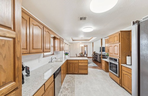 Pryor House | Tranquil 3 bedroom home in South Pryor AC,Wifi