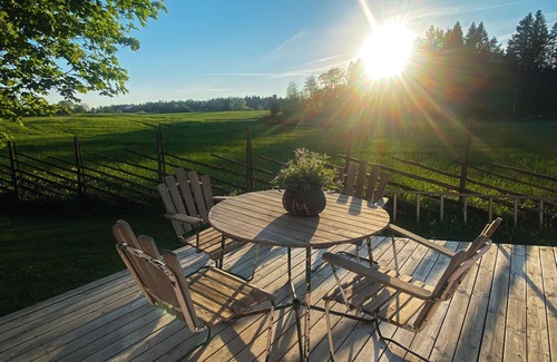 Sandared House | Tranquil 3-bedroom house for a peaceful getaway with sauna and jacuzzi.