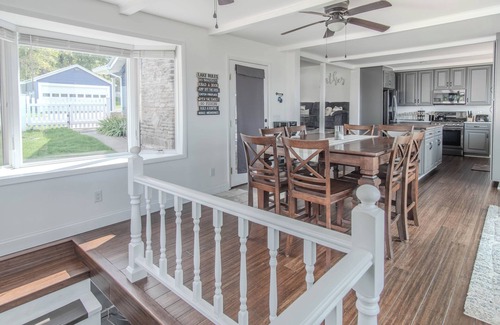 Dexter House | Tranquil 4 Bedroom Lake House on Guffin Bay