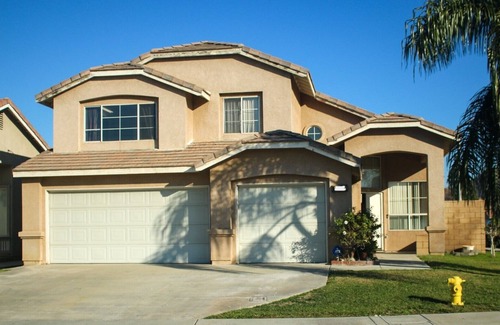 Southridge Village House | Tranquil 4BR/3BA private house w/inviting yard perfect for any type of stay