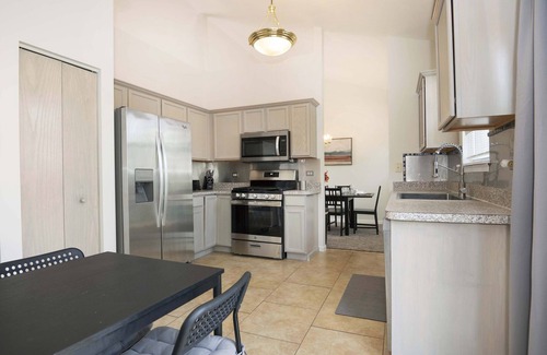 Plainfield House | Tranquil 4BR in Naperville-Plainfield