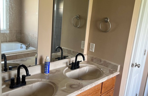 Rockfish House | Tranquil 5-bedroom 3 bath house with AC in Raeford
