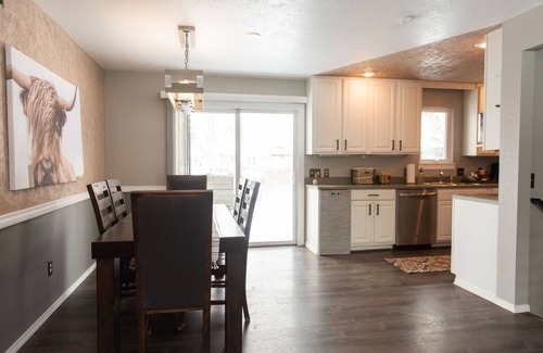 Billings House | Tranquil 5 bedroom home with large deck and yard