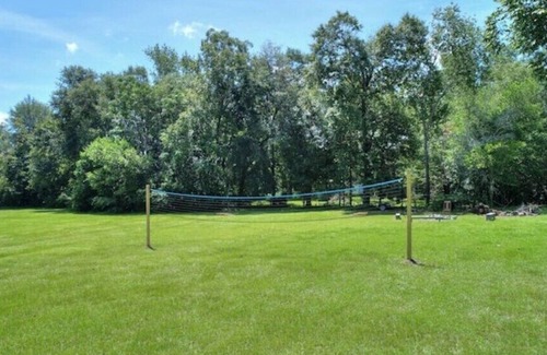 Sumner House | Tranquil 7-Bed Retreat NEAR I-75