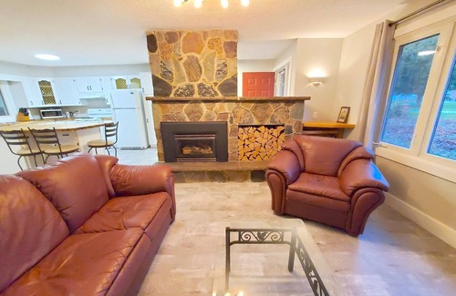 Sauble Beach House | Tranquil Air Conditioned Bungalow