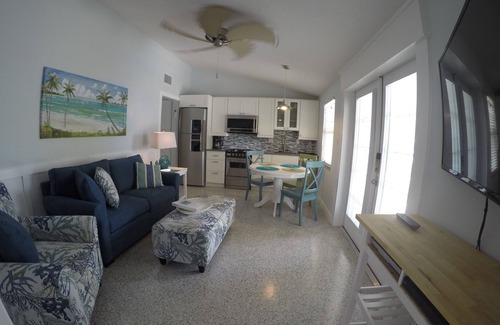 Holmes Beach Apartment | Tranquil AMI Resort Unit 4 all amenities! Central Holmes Beach