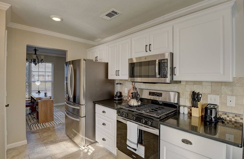 Rowlett House | Tranquil and Cozy Retreat just minutes from Lake Ray Hubbard. Pets welcome!
