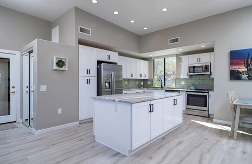 Sunrise Territory Estates House | Tranquil and Luxurious Guesthouse near hikes and trails in Tucson with Hot tub