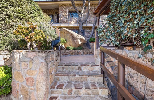 Tiriddo Apartment | Tranquil Apartment "Leccio" on the Beach with Terrace, Garden & Wi-Fi
