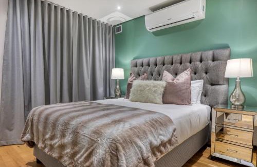 Three Anchor Bay Apartment | Tranquil Apartment on the Promenade