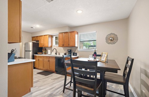 El Lago House | Tranquil Beach Retreat - Steps to Seabrook