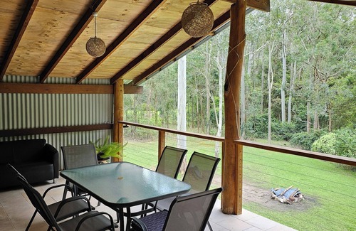 Brunkerville House | TRANQUIL BUSH RETREAT withnaircon wifi indoor and outside fires