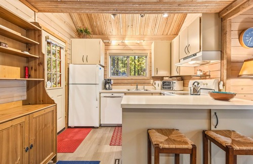 Black Butte Ranch Cabin | Tranquil Cabin in Black Butte Ranch w HOTTUB
