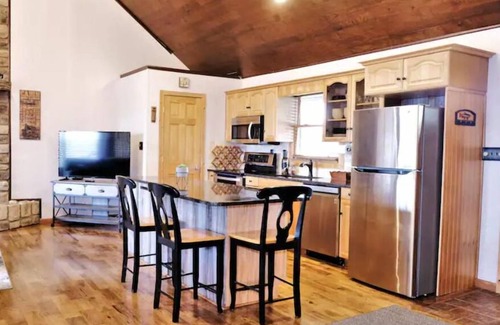 Glasgow Cabin | Tranquil Cabin on Barren River Lake