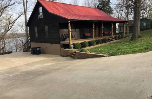 Glasgow Cabin | Tranquil Cabin on Barren River Lake