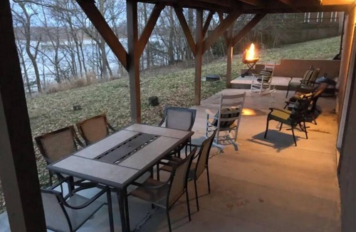 Glasgow Cabin | Tranquil Cabin on Barren River Lake