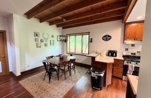 Sperryville House | Tranquil Cardinal Hill Cabin- Perfect for Relaxation & Exploration. Pet Friendly