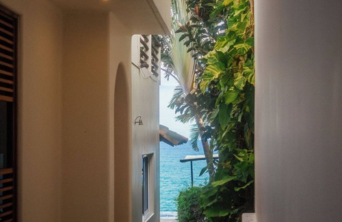 Barra de Colotepec Apartment | Tranquil Cliffside Penthouse with 180 Degree Unobstructed Ocean Views