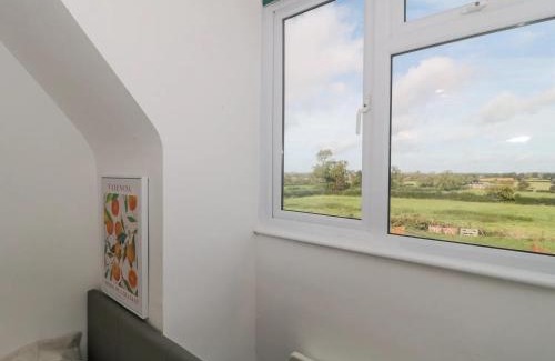 Bushton House | Tranquil Clyffe Cottage