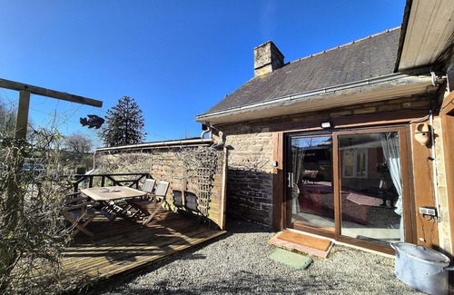 Mael-Carhaix Cottage | Tranquil Cottage, Maël-Carhaix