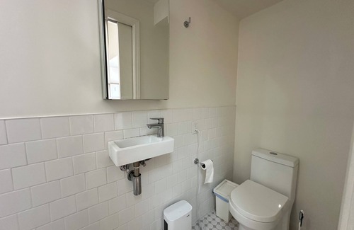 The Willows Cottage | Tranquil cottage with WiFi in charming Palo Alto