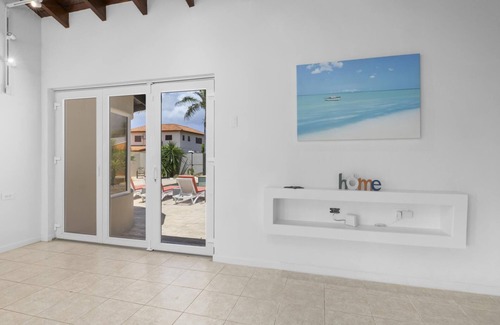 Moko House | Tranquil & Cozy Hideaway Pool BBQ Close to Beaches
