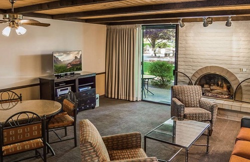 Uptown Sedona Villa | Tranquil Creekside Villa Resort in the Heart of Red Rock Sedona