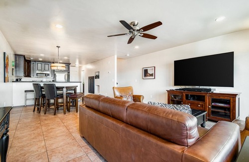 Moab South Valley House | Tranquil desert retreat with great views - shared hot tub, pool, & tennis courts