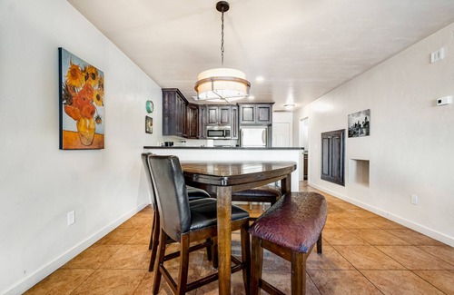 Moab South Valley House | Tranquil desert retreat with great views - shared hot tub, pool, & tennis courts