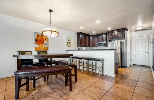 Moab South Valley House | Tranquil desert retreat with great views - shared hot tub, pool, & tennis courts