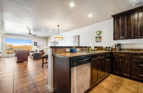 Moab South Valley House | Tranquil desert retreat with great views - shared hot tub, pool, & tennis courts