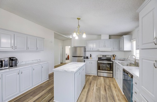 Elgin House | Tranquil Elgin Getaway w/Private Deck & Patio!