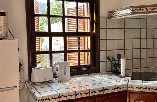 Los Llanos Cottage | Tranquil Cottage with Heated Pool near Tazacorte Beach, Panoramic Cald