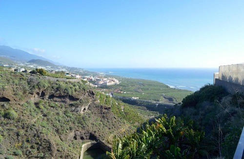 Los Llanos Cottage | Tranquil Cottage with Heated Pool near Tazacorte Beach, Panoramic Cald