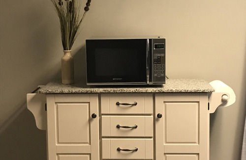 Prosperity Church Road Apartment | Tranquil Escape~Modern 1BD Suite on Greenway