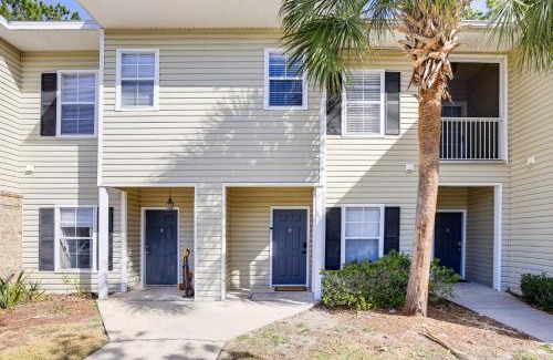 Gainesville House | Tranquil Gainesville Gem with Lanai and Pool Access!
