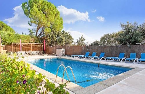 Galapagar House | Tranquil Garden Hideaway