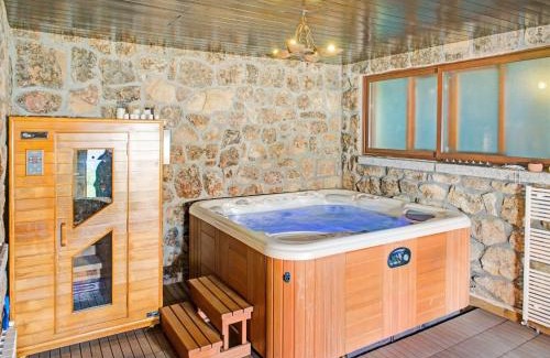 Galapagar House | Tranquil Garden Hideaway