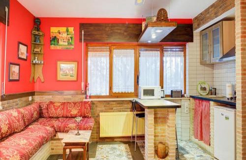 Galapagar House | Tranquil Garden Hideaway