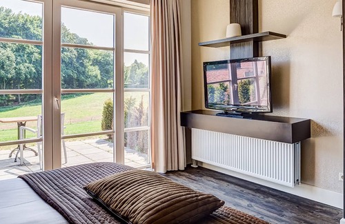 Berg en Dal Hotel | Tranquil Getaway with Free Parking, Onsite Dining! Near Valkhof Museum!