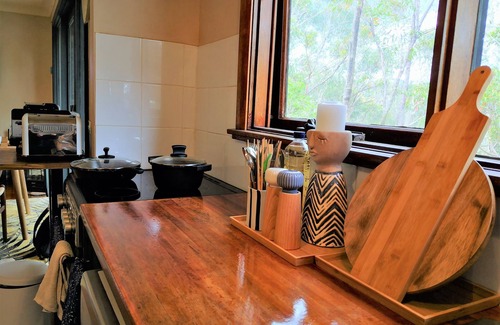 Woodford House | Tranquil getaway zen house with massive Japanese rock garden